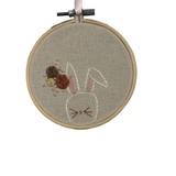 La femme foret ornement brodé lapin 4 pouces